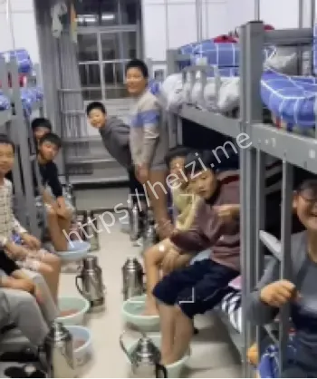 四川初中男生宿舍床位短缺